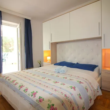 Helles Nur 350 Meter Zum Mit Privatem Balkon Und Meerblick Lägenhet