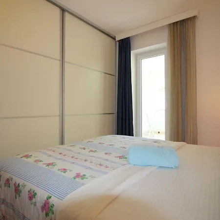 Helles Nur 350 Meter Zum Mit Privatem Balkon Und Meerblick 아파트 포레치