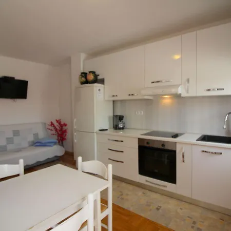 아파트 Helles Nur 350 Meter Zum Mit Privatem Balkon Und Meerblick 포레치