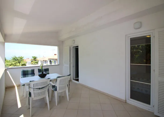 Helles Nur 350 Meter Zum Mit Privatem Balkon Und Meerblick * Poreč