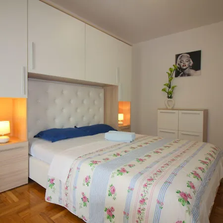 Helles Nur 350 Meter Zum Mit Privatem Balkon Und Meerblick Apartman