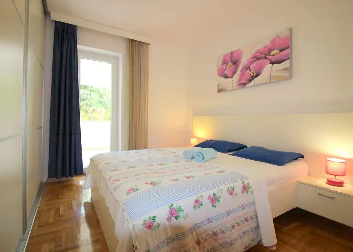 Helles Nur 350 Meter Zum Mit Privatem Balkon Und Meerblick Пореч