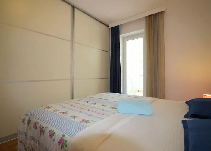 Helles Nur 350 Meter Zum Mit Privatem Balkon Und Meerblick Appartement Poreč