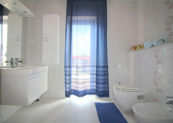 Helles Nur 350 Meter Zum Mit Privatem Balkon Und Meerblick Апартаменты
